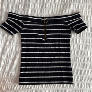 G By Guess Off Shoulder Zipper Short Sleeve